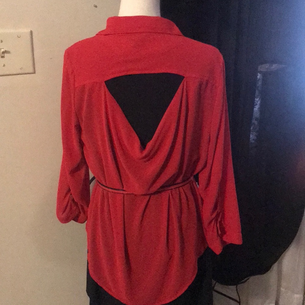 Classy top! - Picture 4 of 4